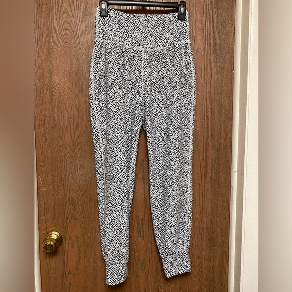 Old Navy Active Powersoft Joggers - Picture 1 of 4